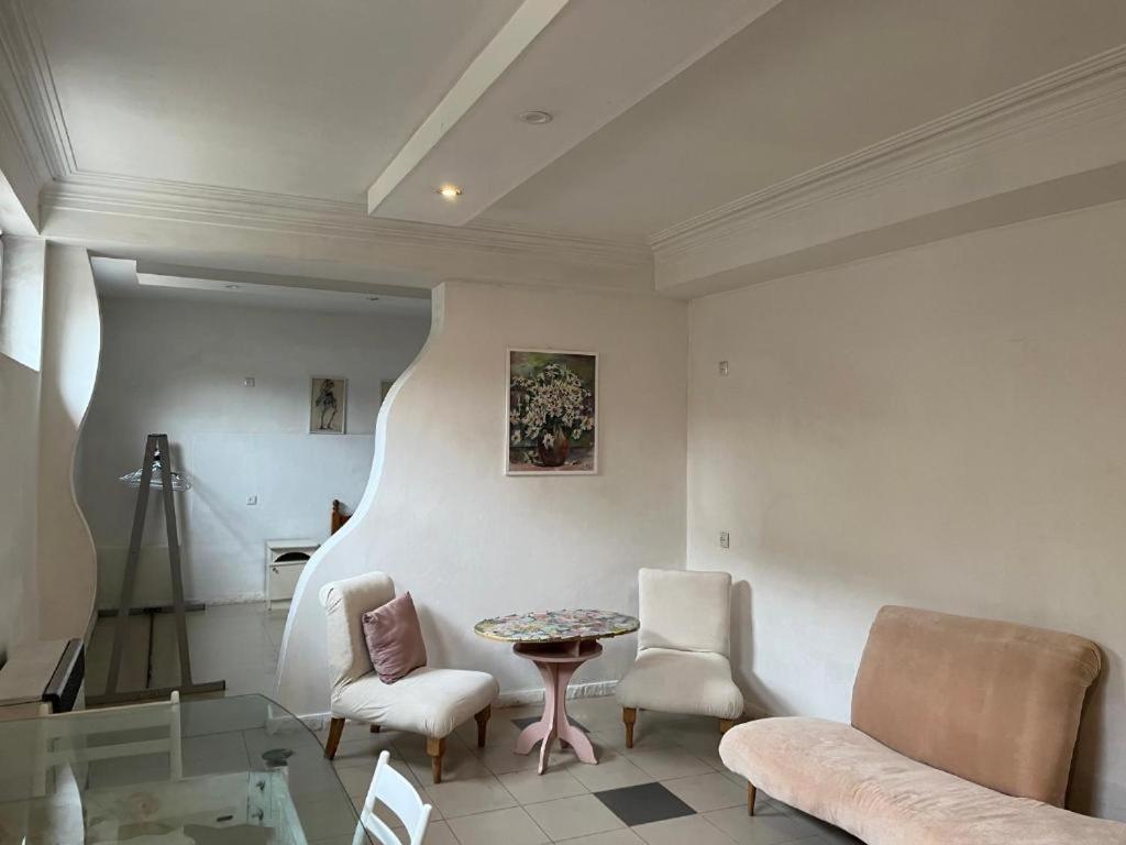 Guest House One Two Three تبليسي المظهر الخارجي الصورة